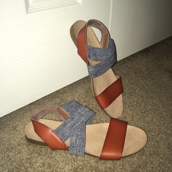 Universal Thread Shoes - Universal Thread Sandals 8 USED